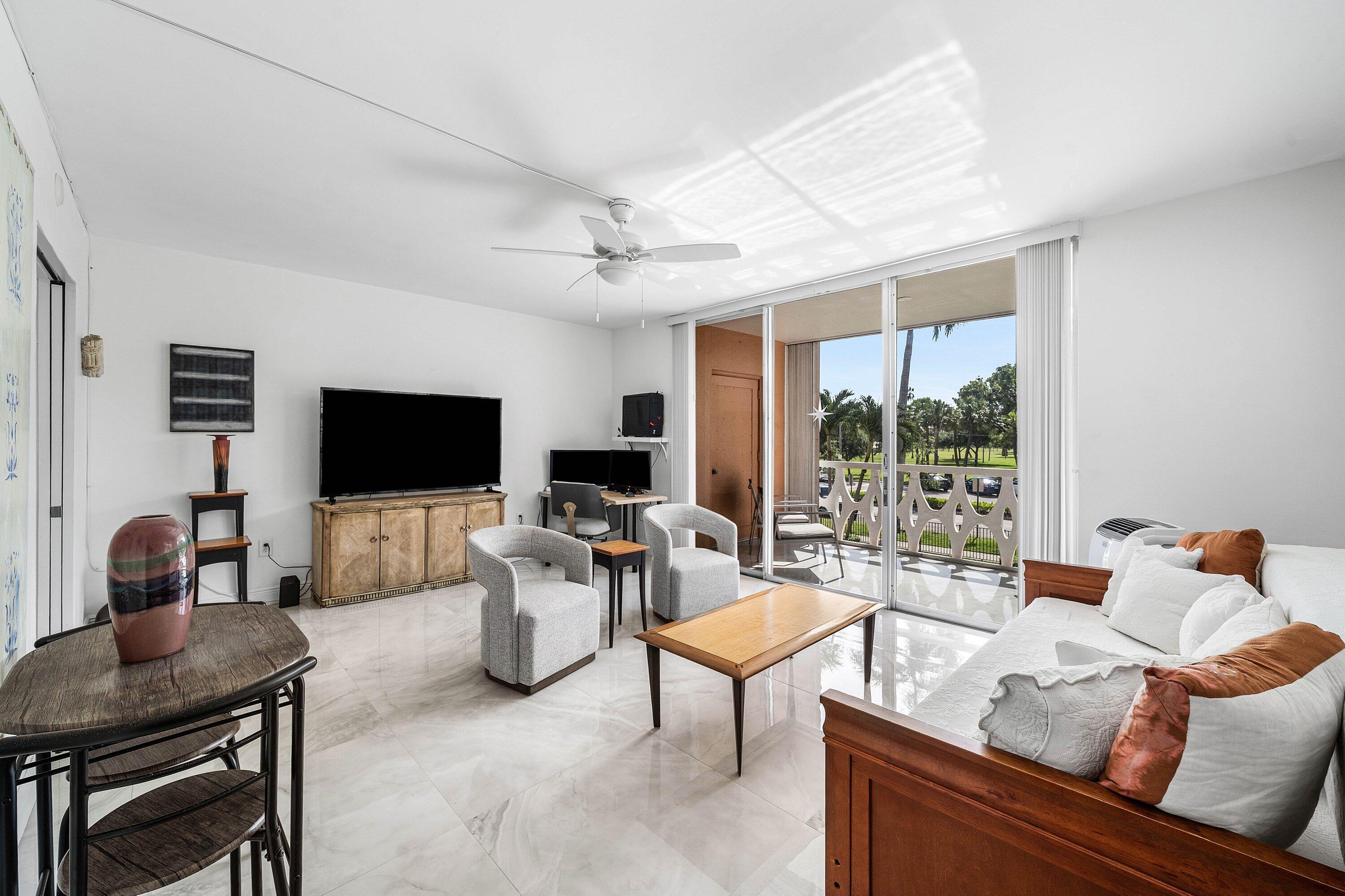 15 South Golfview Road, Unit 206 Lake Worth, FL 33460 - Photo 5 of 35 15 south Golfview rd