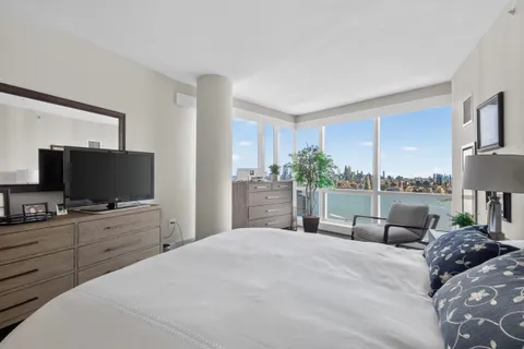$3,425,000 | 77 Hudson Street, Unit PH 4704, Jersey City, NJ 07302