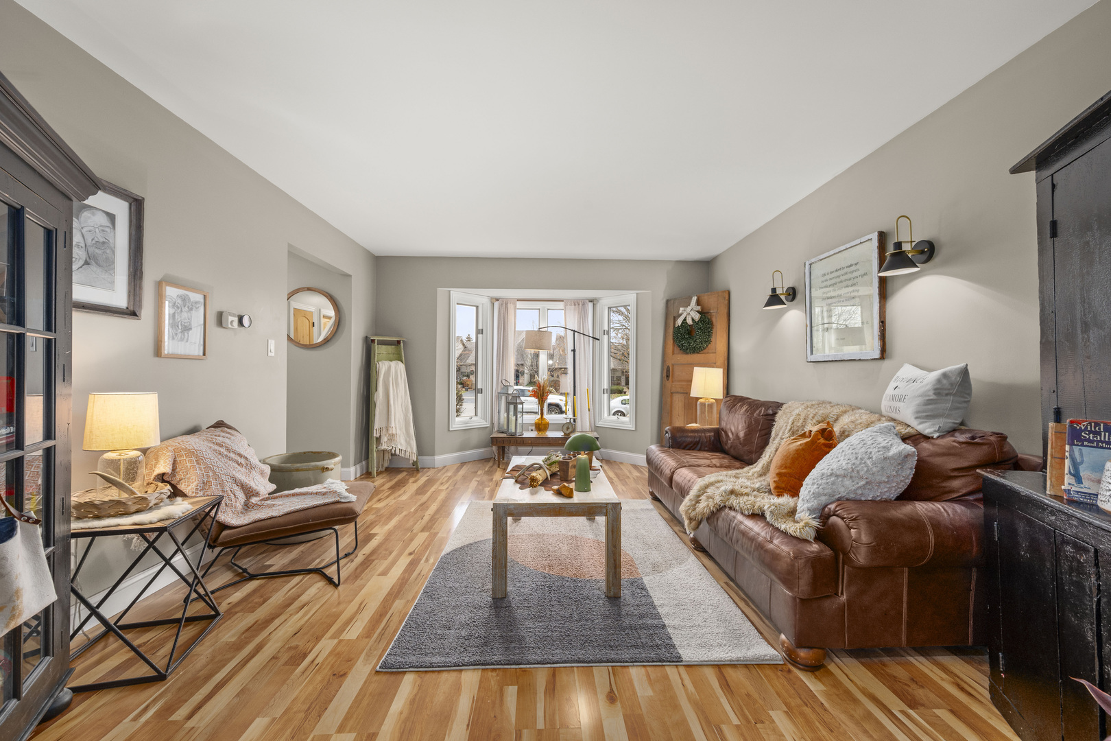 932 Foxpointe Drive Sycamore, IL 60178 - Photo 19 of 52 a living room with furniture and a wooden floor