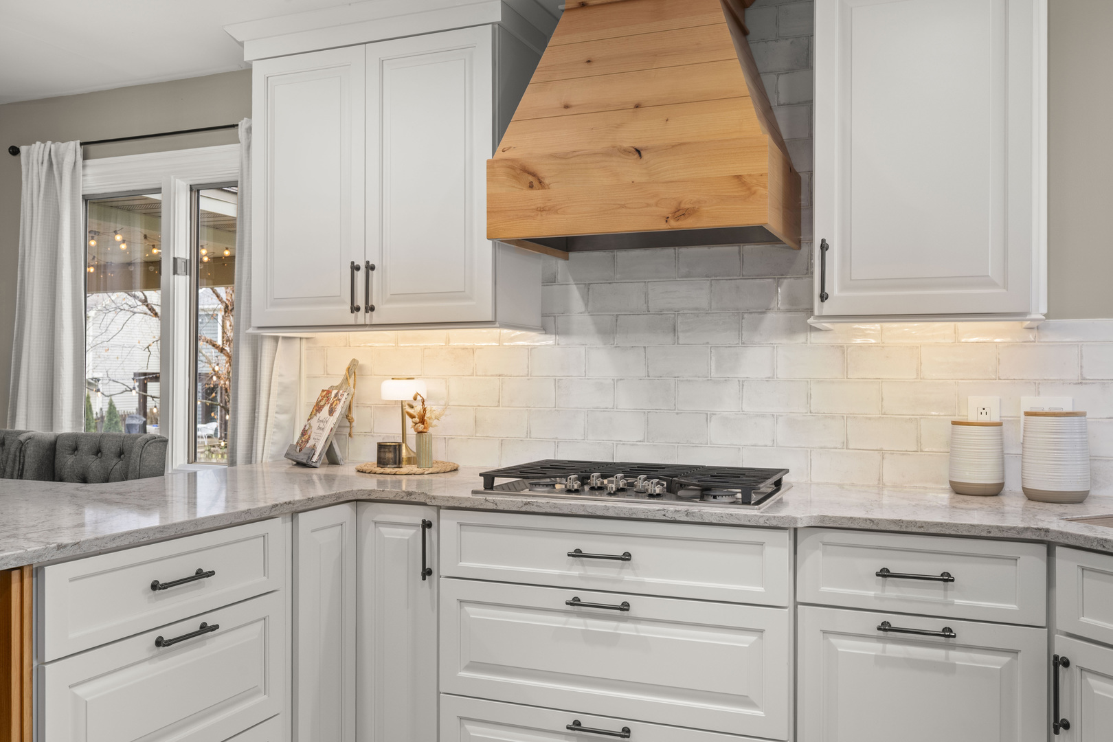 932 Foxpointe Drive Sycamore, IL 60178 - Photo 26 of 52 a kitchen with white cabinets and appliances