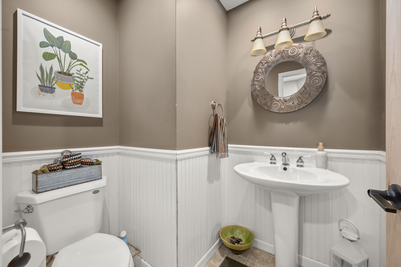 932 Foxpointe Drive Sycamore, IL 60178 - Photo 28 of 52 a bathroom with a toilet a sink and a mirror