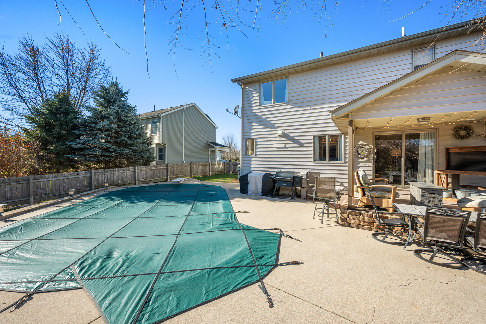 932 Foxpointe Drive Sycamore, IL 60178 - Photo 10 of 52 a view of a patio with chairs and tables
