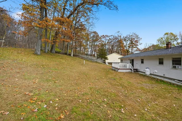 a view of a house with a yard