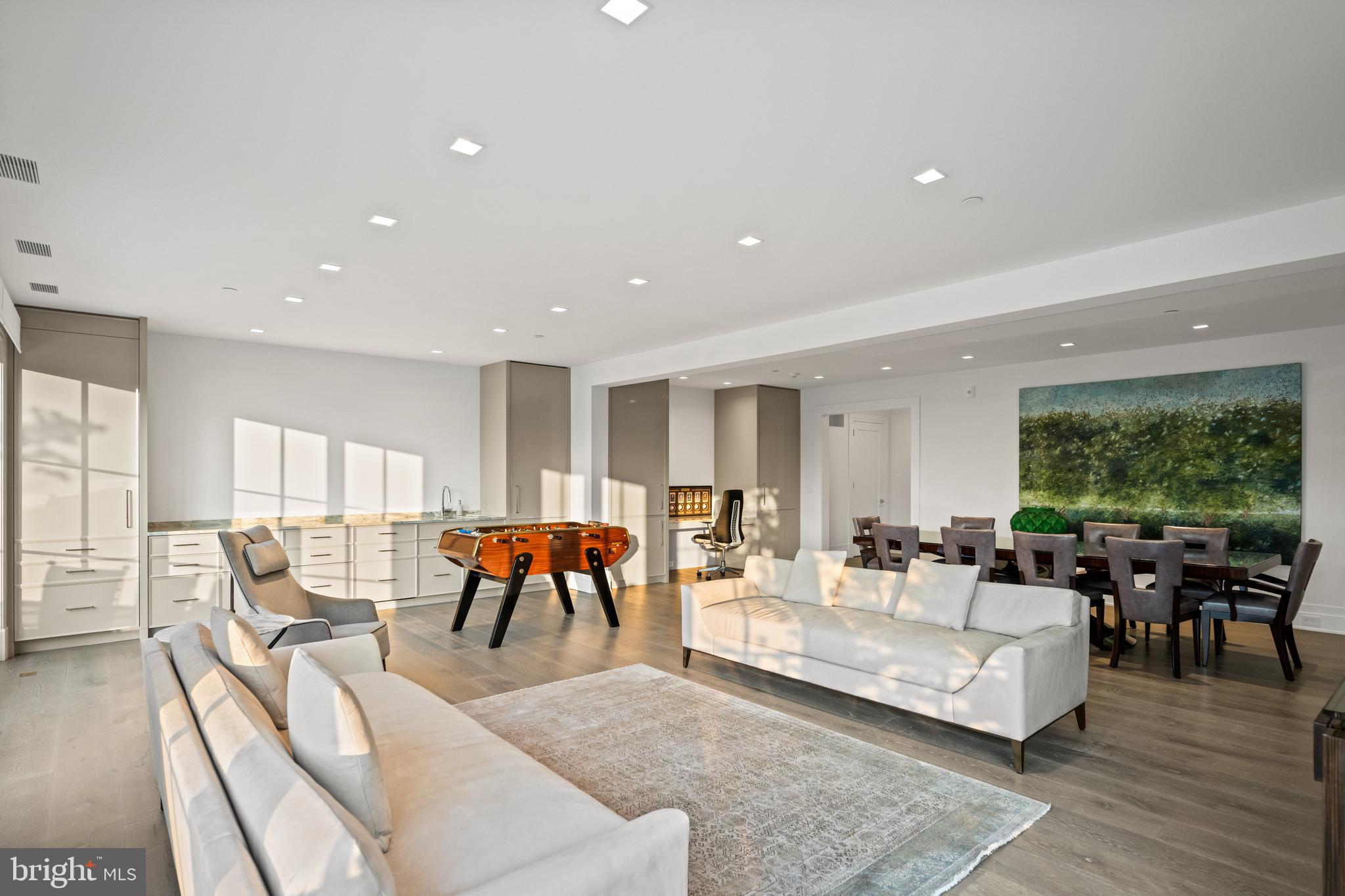 287 State Street, Unit 3 Annapolis, MD 21403 - Photo 32 of 43 a living room with furniture and a large window