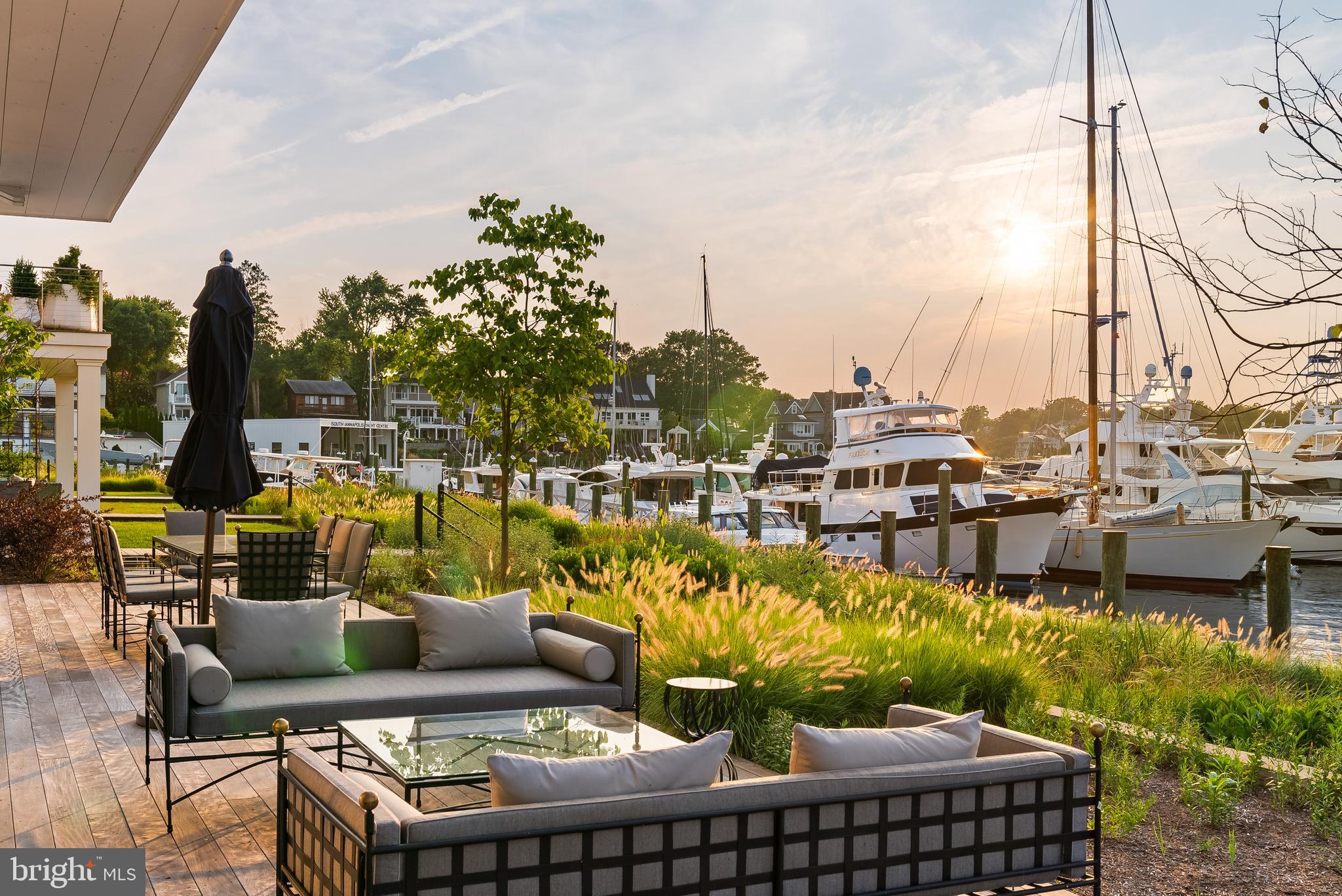 287 State Street, Unit 3 Annapolis, MD 21403 - Photo 36 of 43 a view of a balcony with chairs
