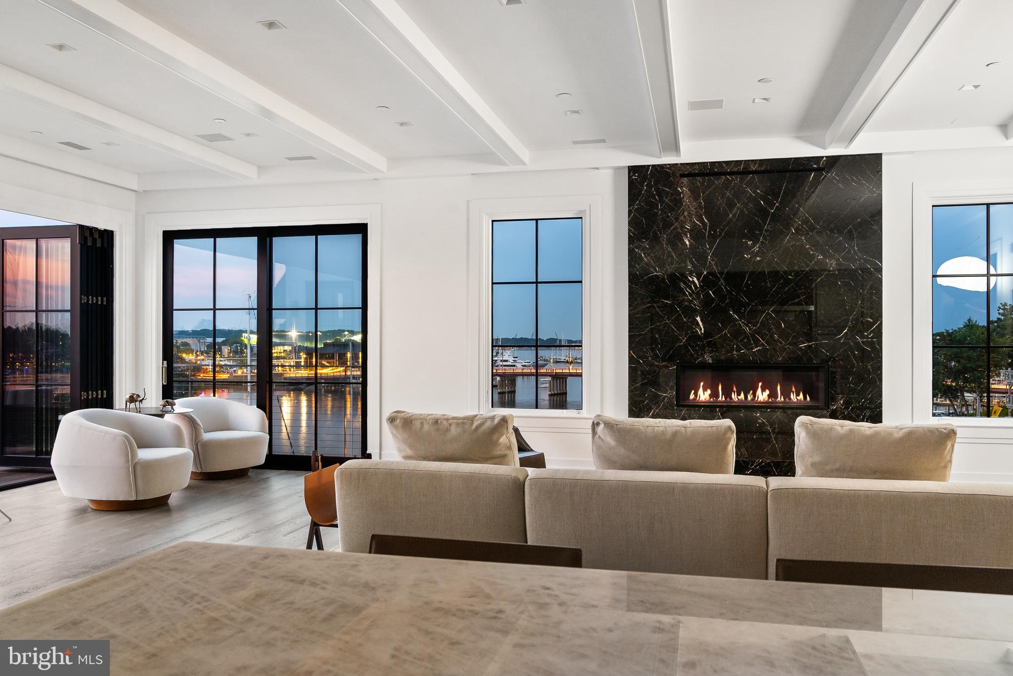 287 State Street, Unit 3 Annapolis, MD 21403 - Photo 6 of 43 a living room with furniture and large window