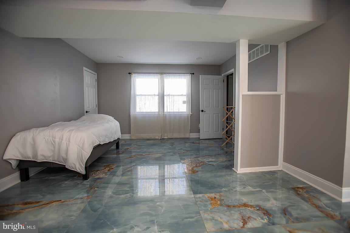 2818 Rome Road Vineland, NJ 08361 - Photo 3 of 31 a spacious bedroom with a bed and a window