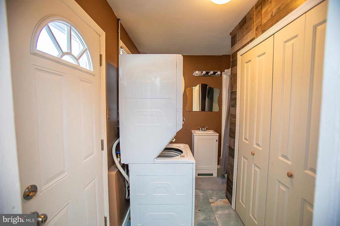 2818 Rome Road Vineland, NJ 08361 - Photo 5 of 31 a view of livingroom with washer and dryer