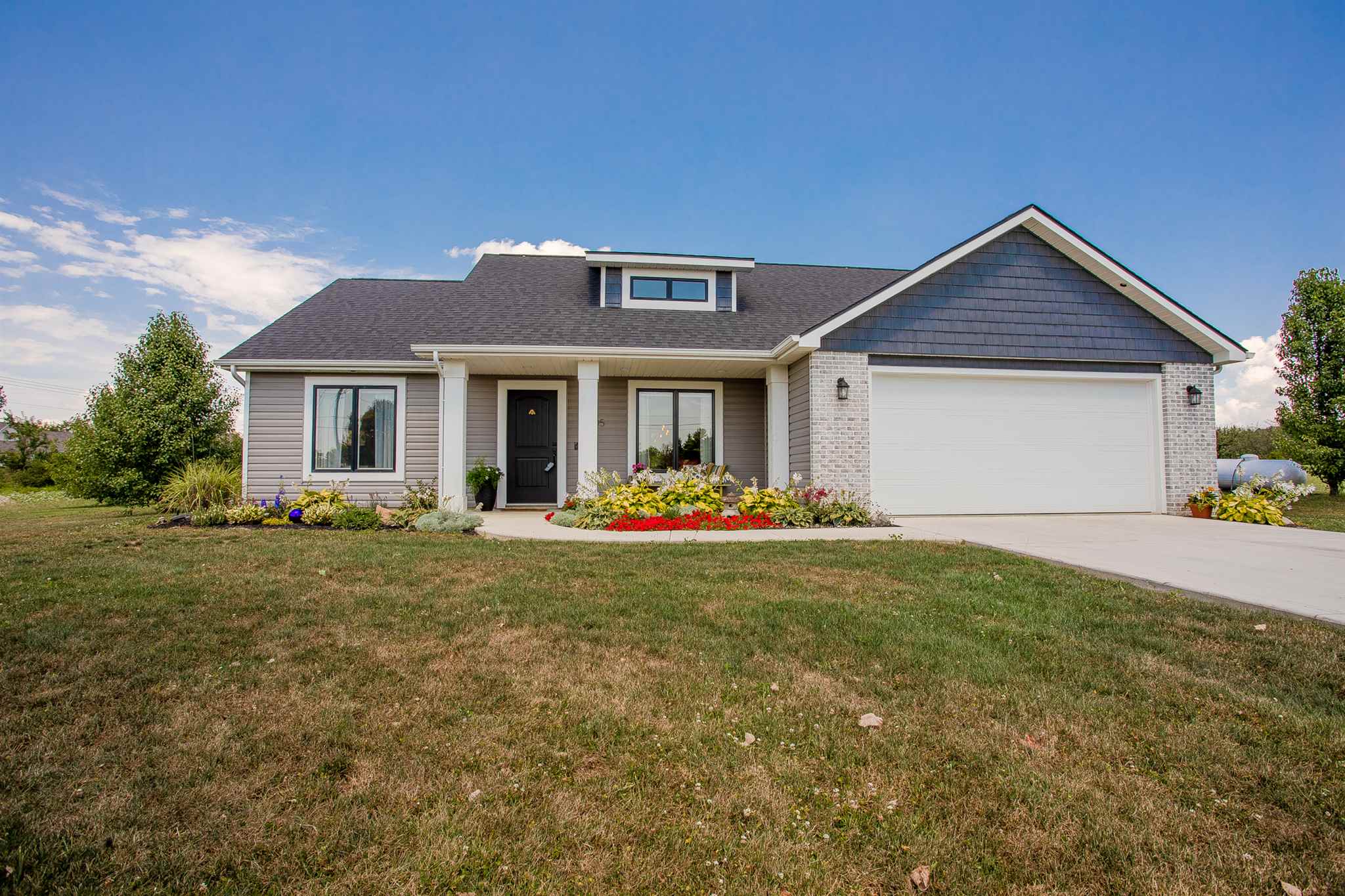 12105 Leo Road Fort Wayne, IN 46845 - Photo 2 of 36