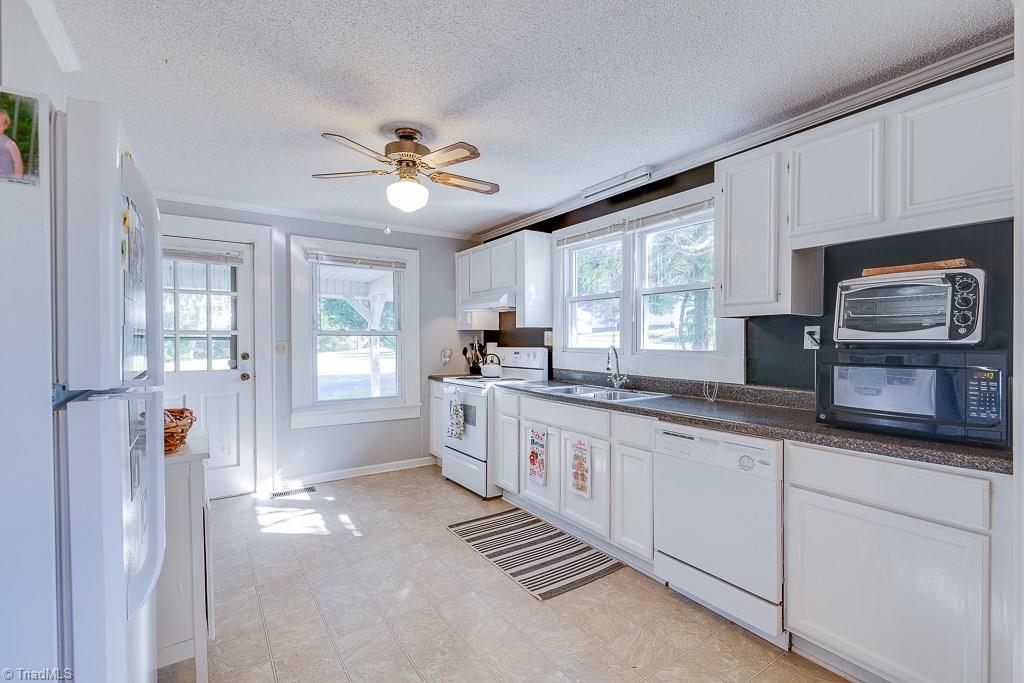 115 Blue Ridge Avenue Elkin, NC 28621 - Photo 8 of 30 Gallery Image 8