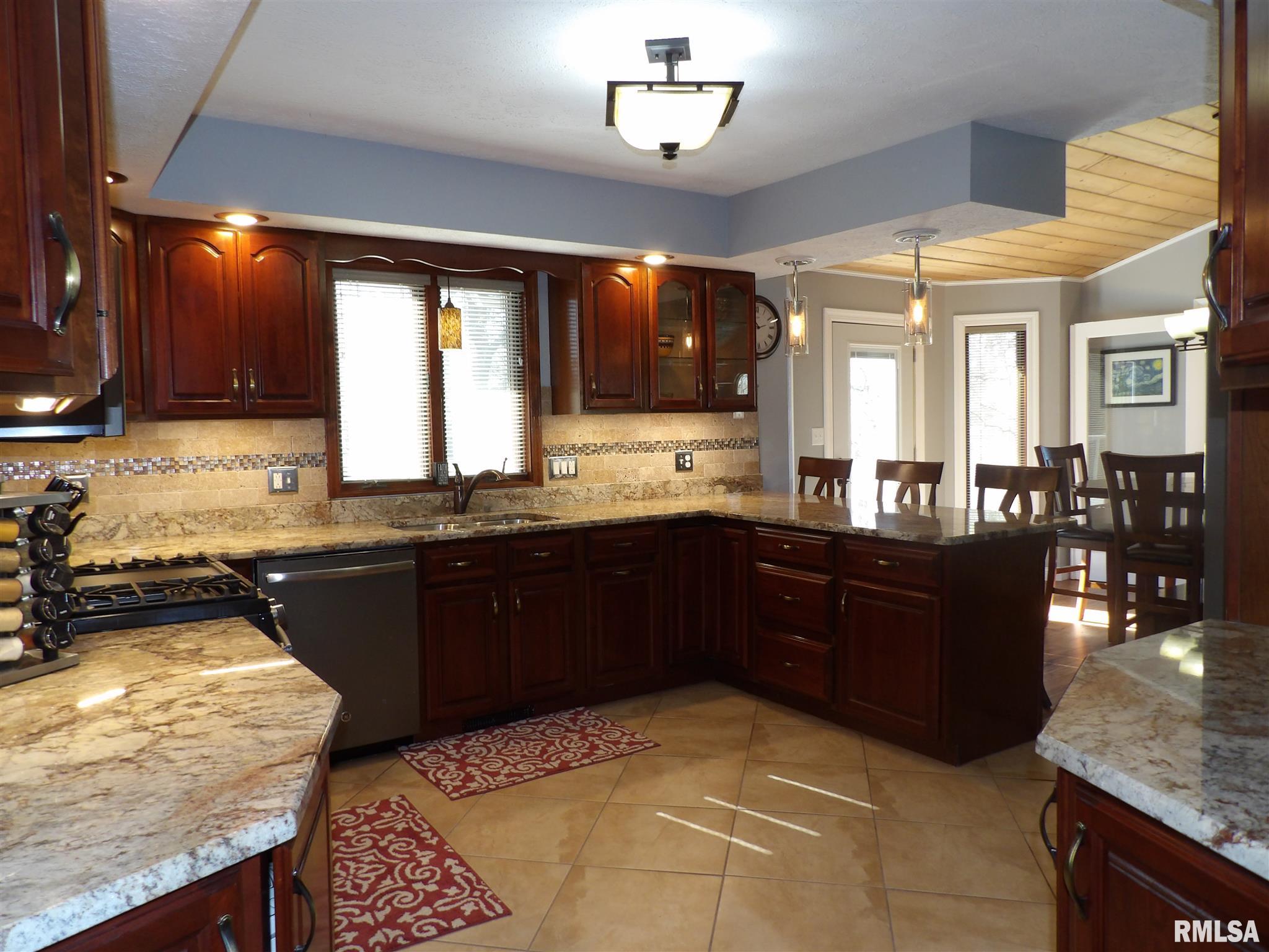 18 Williamsburg Road Sherman, IL 62684 - Photo 11 of 40 Gallery Image 11