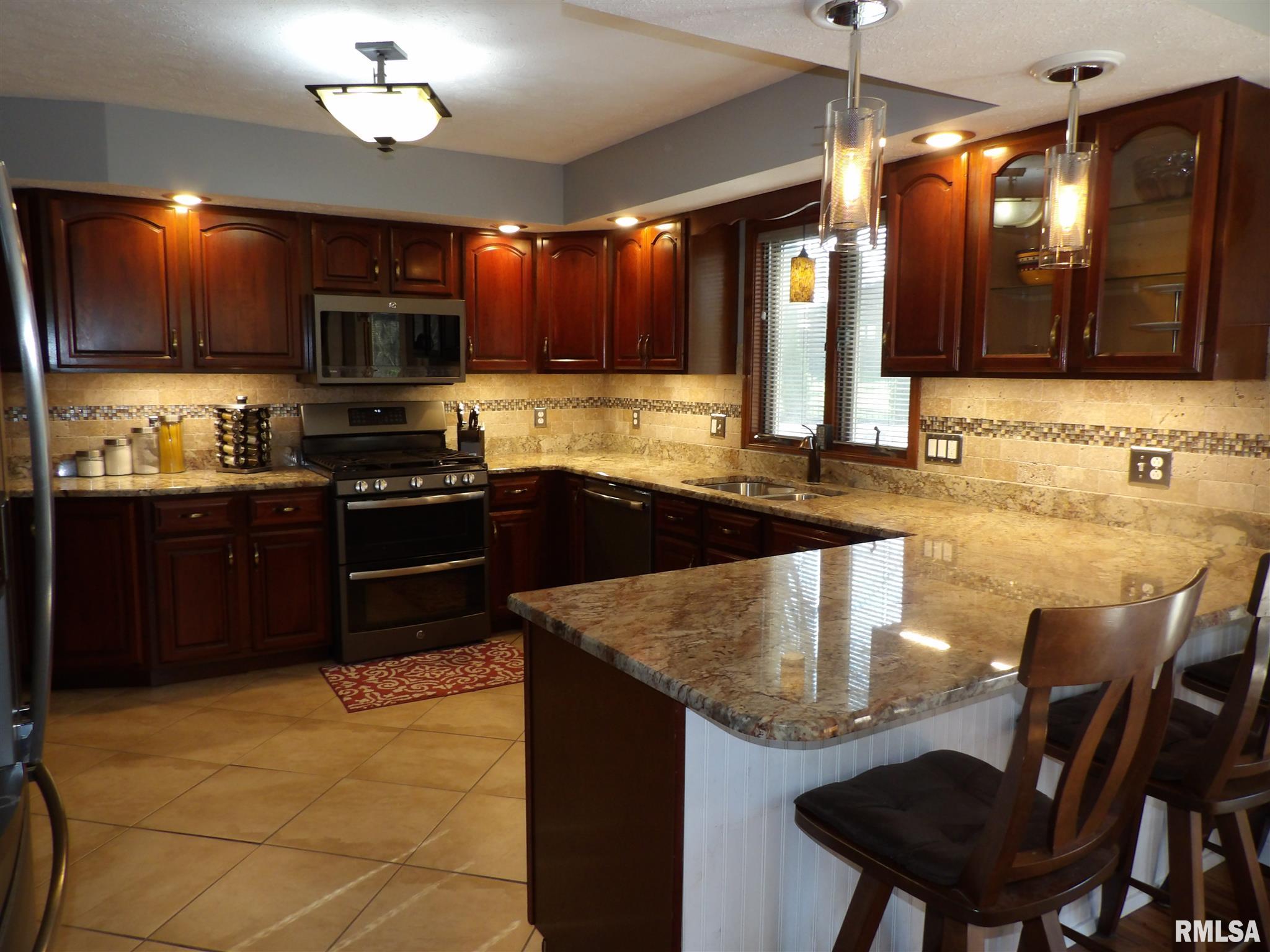 18 Williamsburg Road Sherman, IL 62684 - Photo 13 of 40 Gallery Image 13