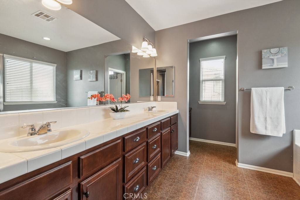 28428 Fox Ridge Cove Menifee, CA 92585 - Photo 16 of 51