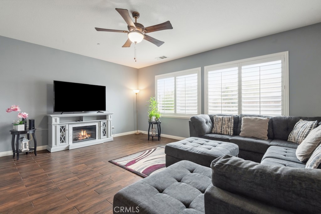 28428 Fox Ridge Cove Menifee, CA 92585 - Photo 4 of 51