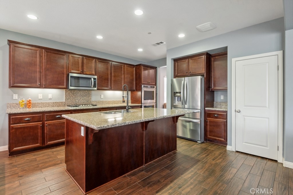 28428 Fox Ridge Cove Menifee, CA 92585 - Photo 8 of 51