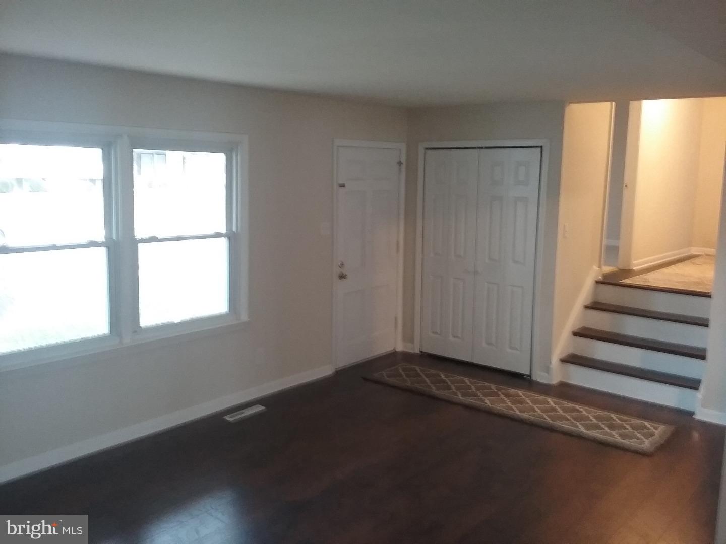 112 Greenfield Road Newark, DE 19713 - Photo 2 of 23 Living Room