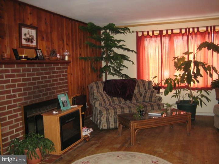 105 Church Road Medford, NJ 08055 - Photo 3 of 14 Living Room
