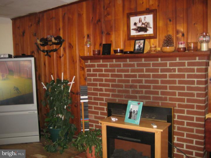 105 Church Road Medford, NJ 08055 - Photo 4 of 14 Fireplace
