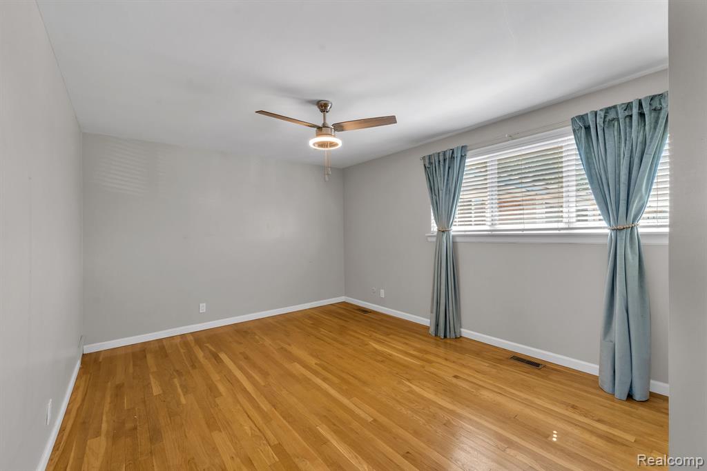 8126 Farnum Avenue Warren, MI 48093 - Photo 13 of 35