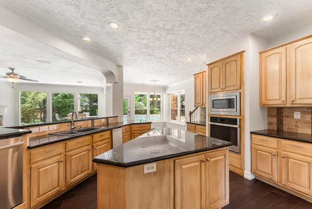 $750,000 | 13276 Brookfield Lane, Conroe, TX 77302