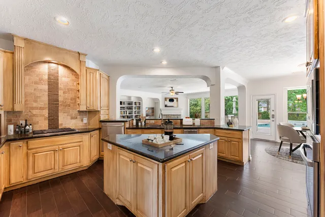 $750,000 | 13276 Brookfield Lane, Conroe, TX 77302