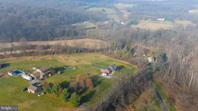 a view of a dry yard