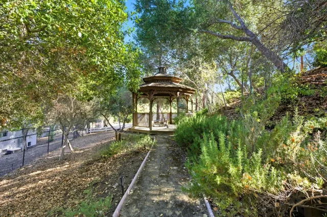 $5,875,000 | 23423 Toyonita Road, Los Altos Hills, CA 94024