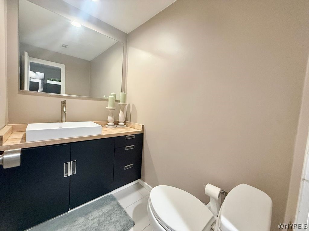 890 Klein Road Amherst, NY 14221 - Photo 27 of 48 Half bath