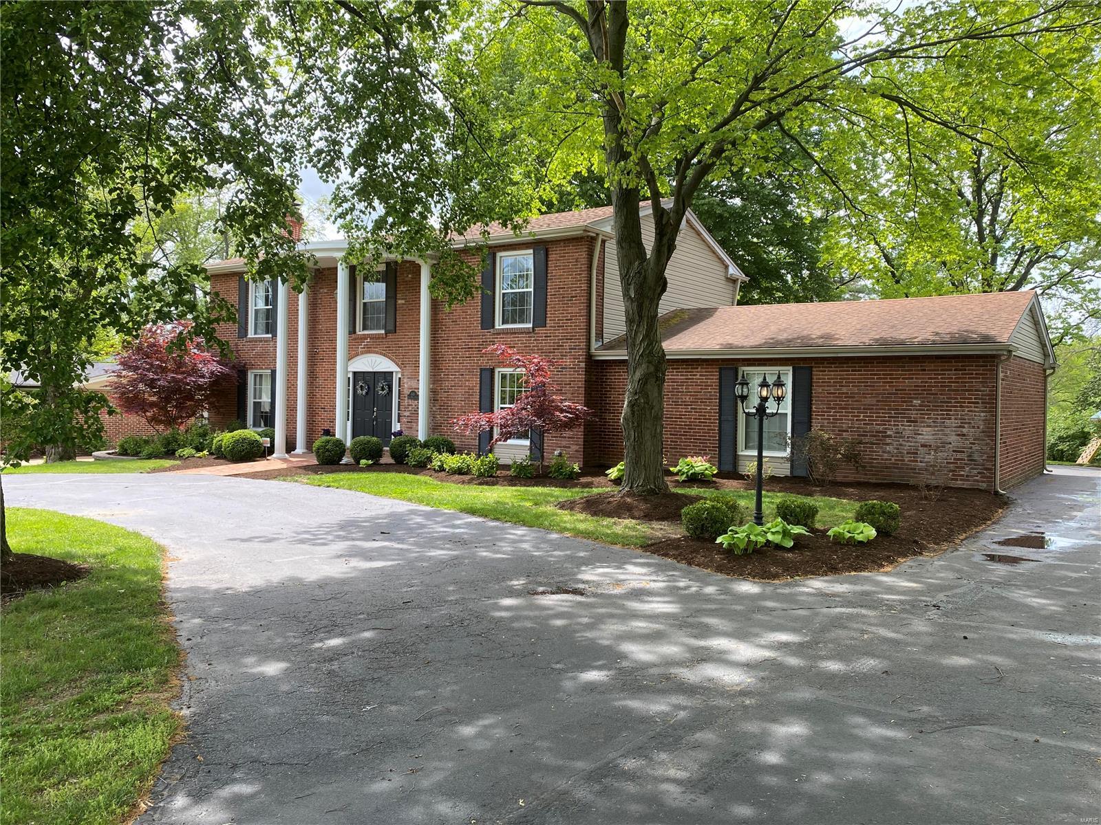 649 North Mosley Road St. Louis, MO 63141 - Photo 2 of 46 Gallery Image 2