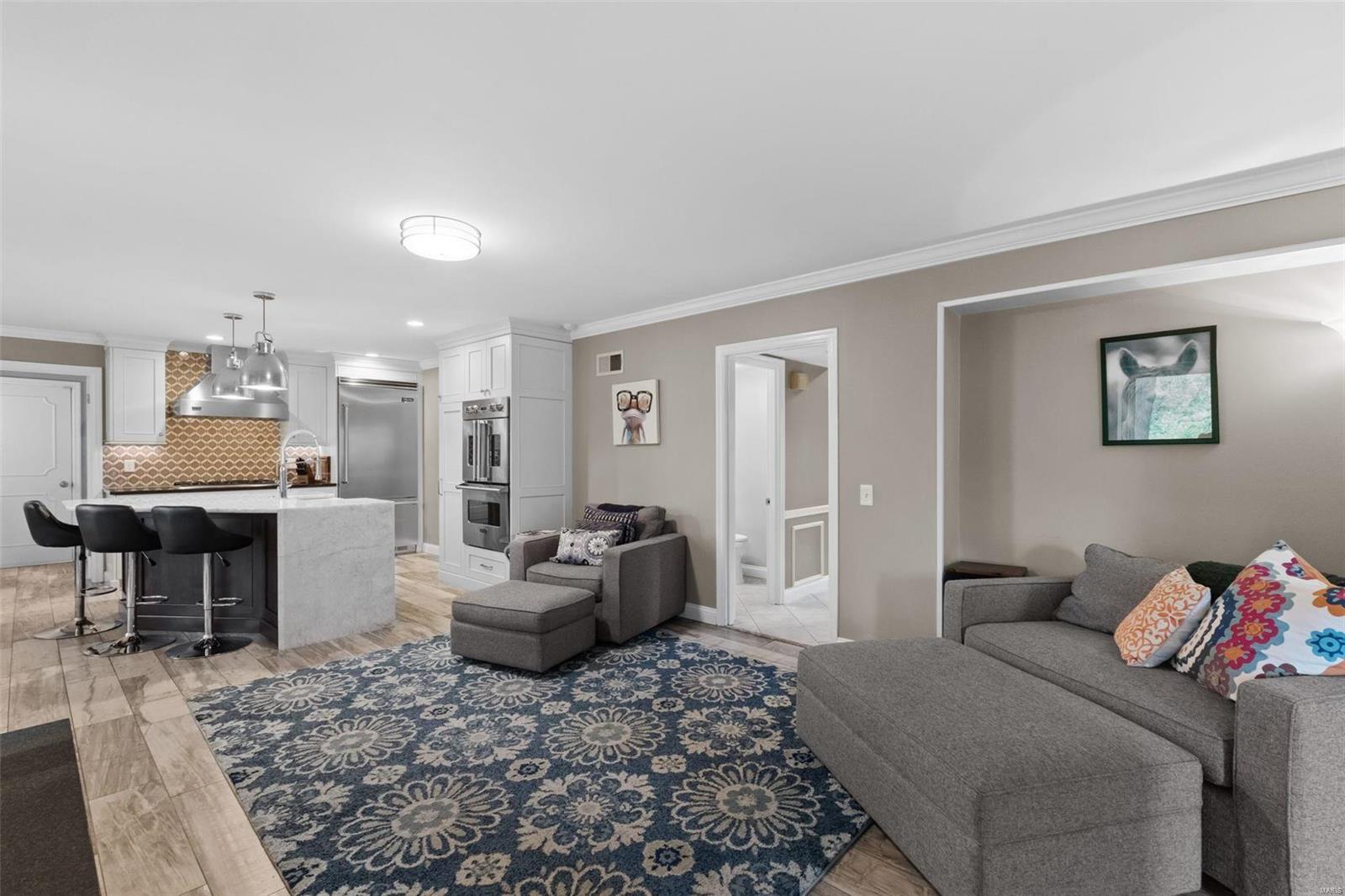 649 North Mosley Road St. Louis, MO 63141 - Photo 5 of 46 Gallery Image 5