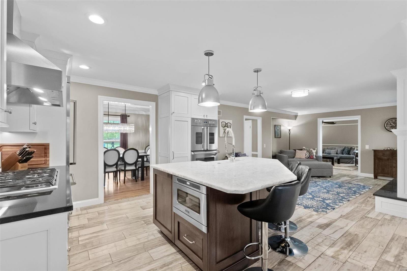 649 North Mosley Road St. Louis, MO 63141 - Photo 8 of 46 Gallery Image 8