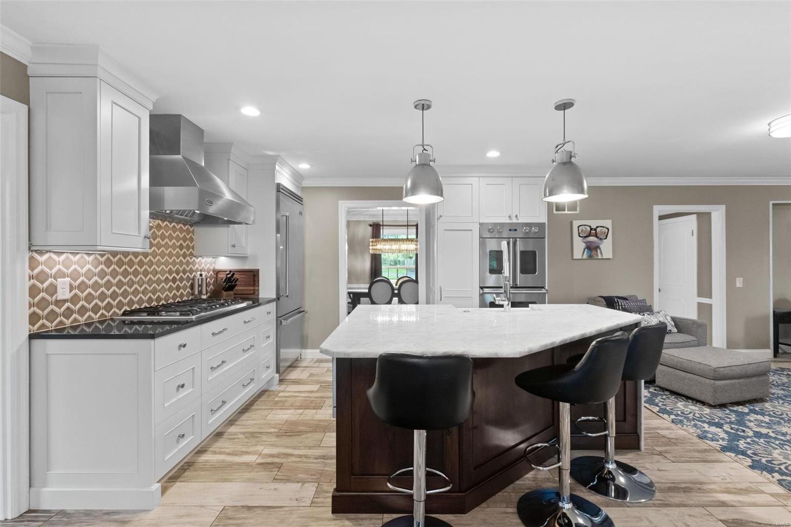 649 North Mosley Road St. Louis, MO 63141 - Photo 9 of 46 Gallery Image 9
