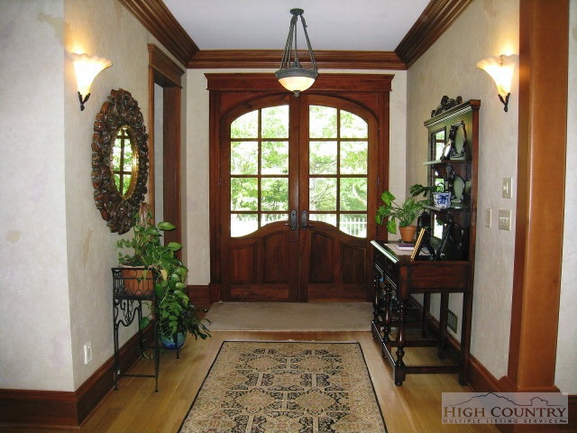 500 Manor Ridge Boone, NC 28607 - Photo 2 of 17 a living room with furniture and a potted plant