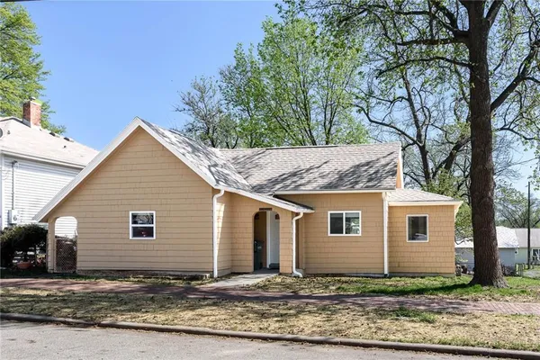 $189,950 | 811 Dakota Street, Leavenworth, KS 66048
