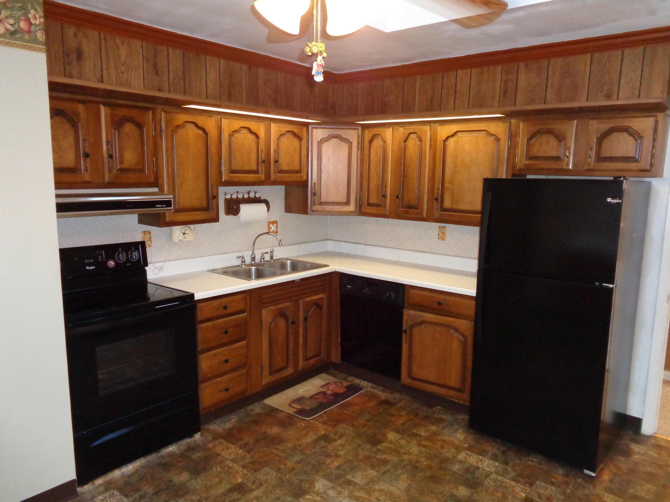 195 Sturbridge Road Columbus, OH 43228 - Photo 11 of 33 Gallery Image 11