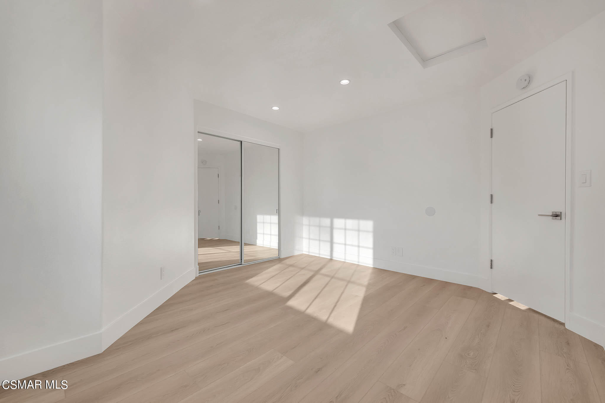 5222 West Wooley Road Oxnard, CA 93035 - Photo 29 of 39 a view of an empty room and window