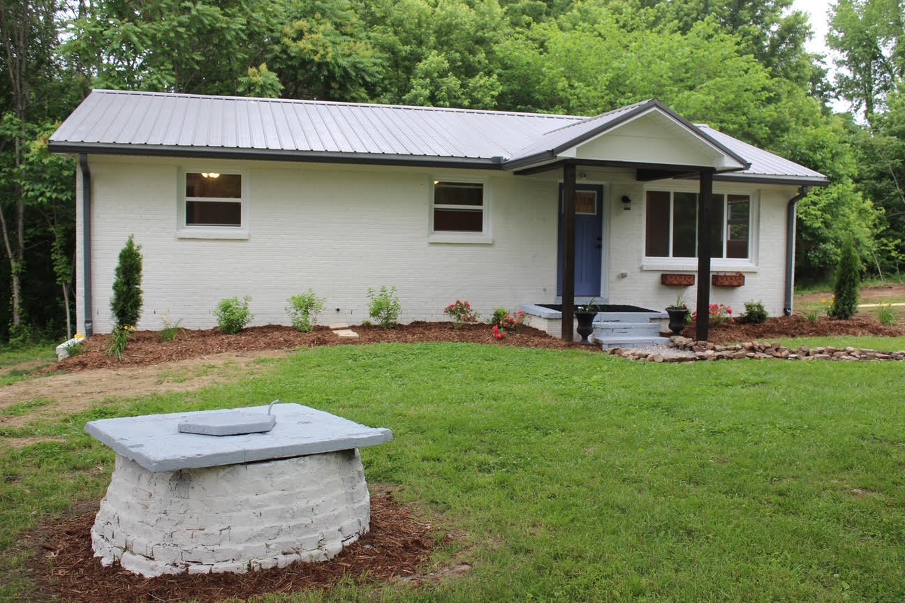 762 Austin Bottom Road Baxter, TN 38544 - Photo 8 of 33 a view of a house with backyard sitting area and garden