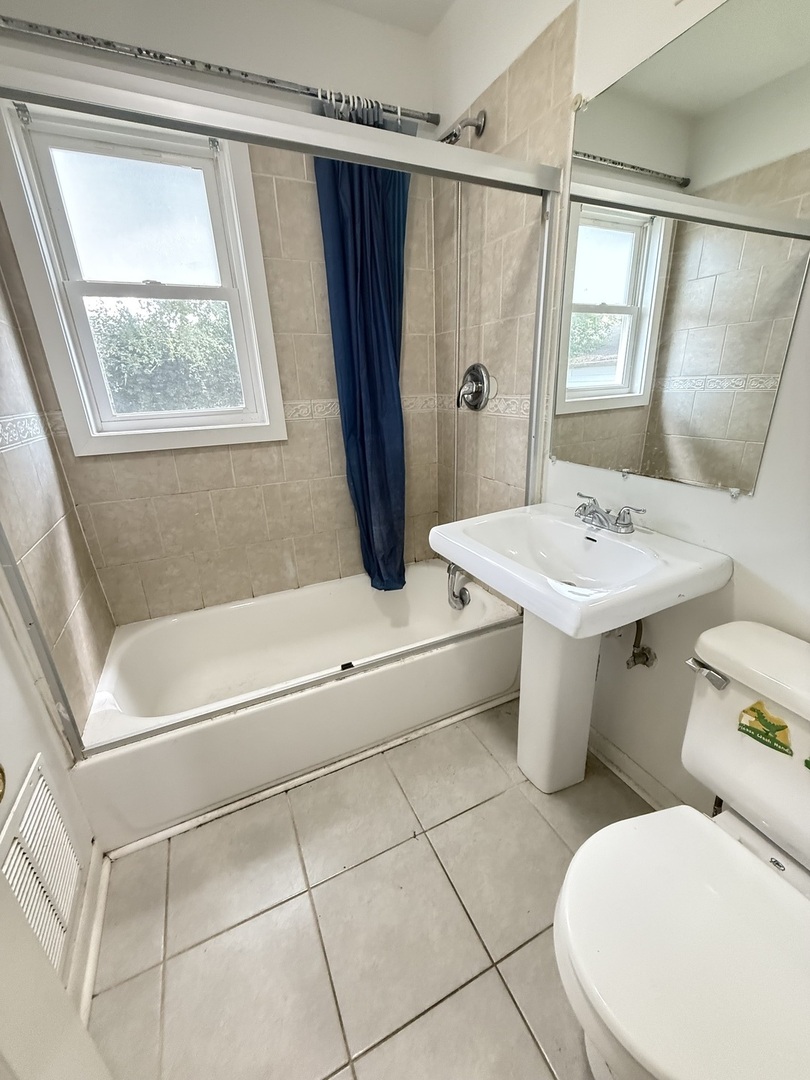 2027 Indian Road Waukegan, IL 60087 - Photo 6 of 9 Gallery Image 6