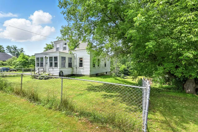 $230,000 | 1068 Main Street, Vassalboro, ME 04989