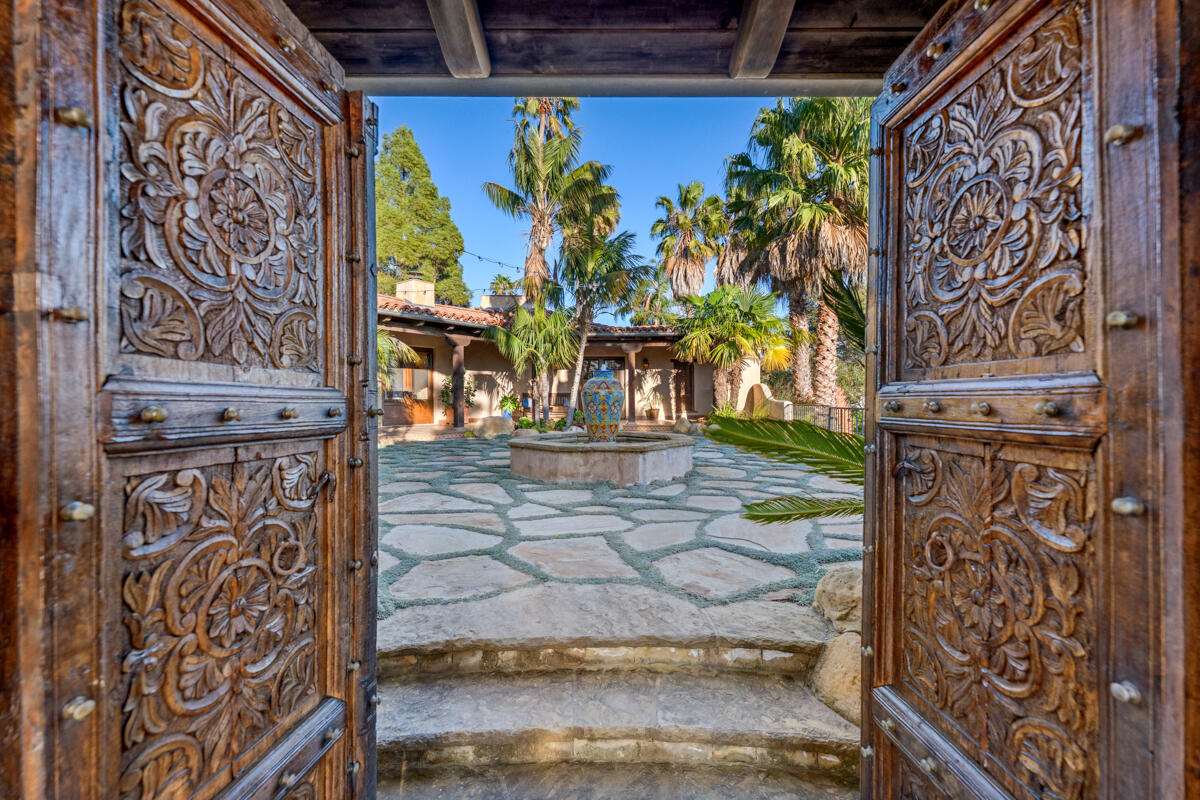 302 Piedmont Road Santa Barbara, CA 93105 - Photo 2 of 50 Entryway1