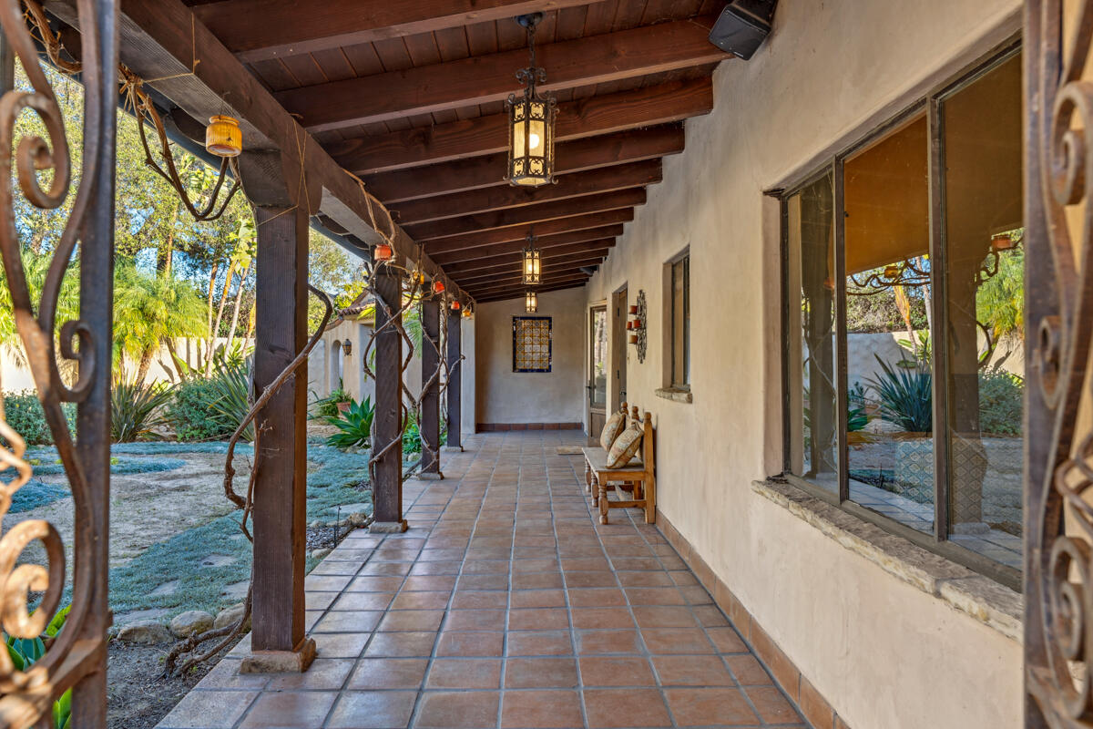 302 Piedmont Road Santa Barbara, CA 93105 - Photo 34 of 50 Loggia 1