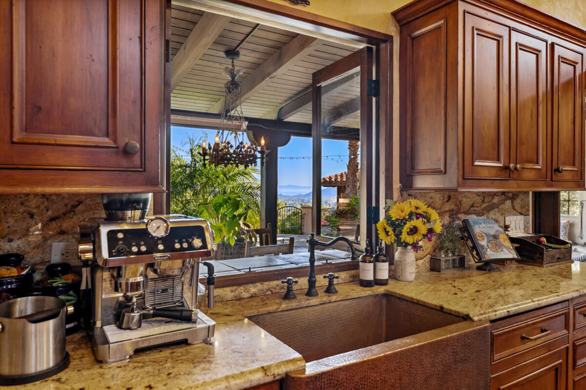 302 Piedmont Road Santa Barbara, CA 93105 - Photo 8 of 50 Kitchen 5