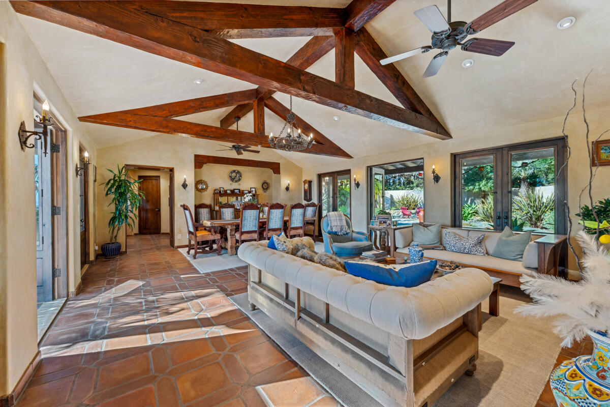 302 Piedmont Road Santa Barbara, CA 93105 - Photo 9 of 50 Living Room1