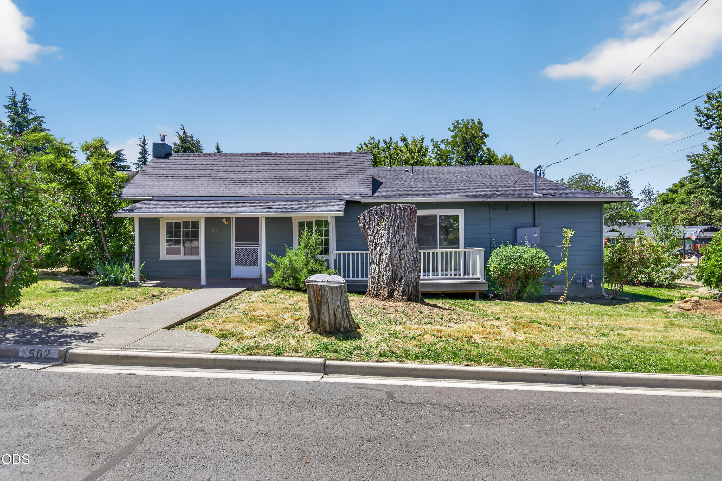 502 South B Street Phoenix, OR 97535 - Photo 2 of 27