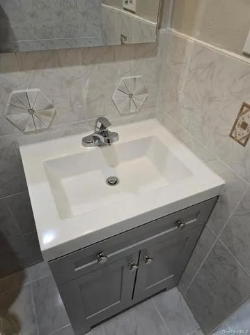 a close view of sink and tap