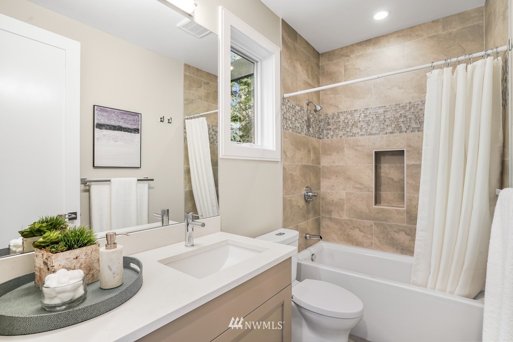 1701 37th Avenue Seattle, WA 98122 - Photo 21 of 25