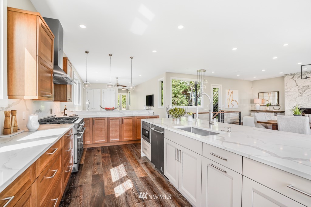 1701 37th Avenue Seattle, WA 98122 - Photo 5 of 25