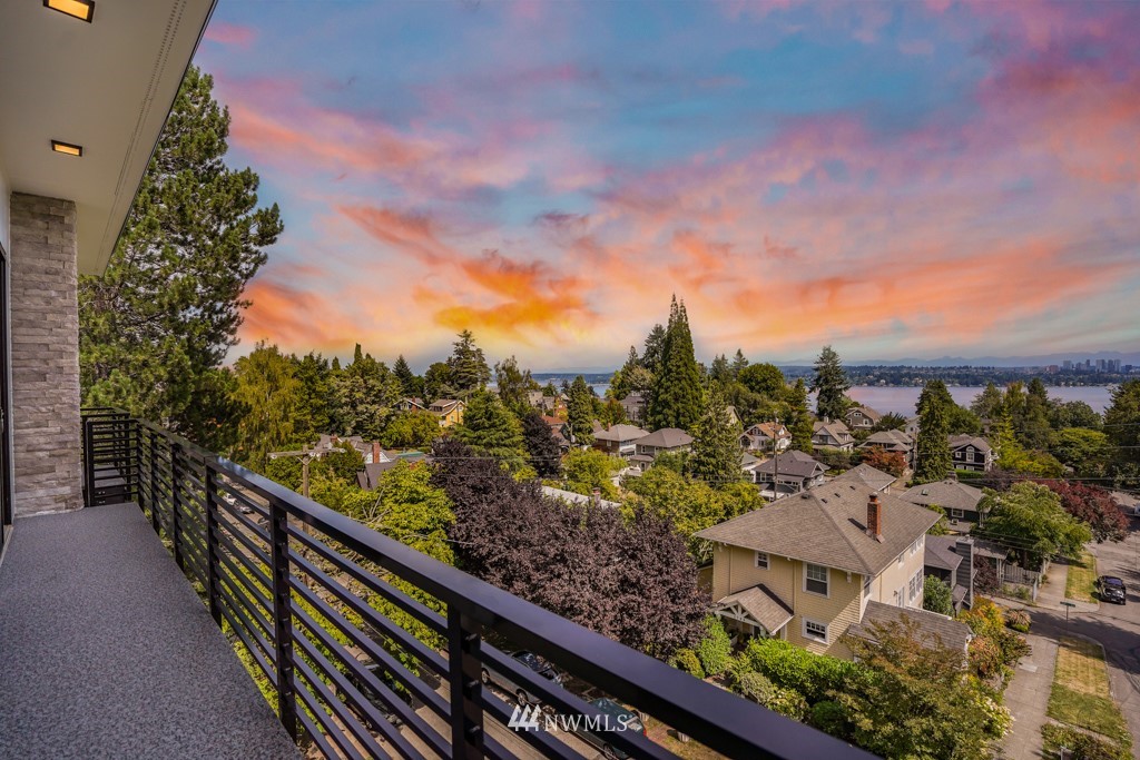 1701 37th Avenue Seattle, WA 98122 - Photo 9 of 25