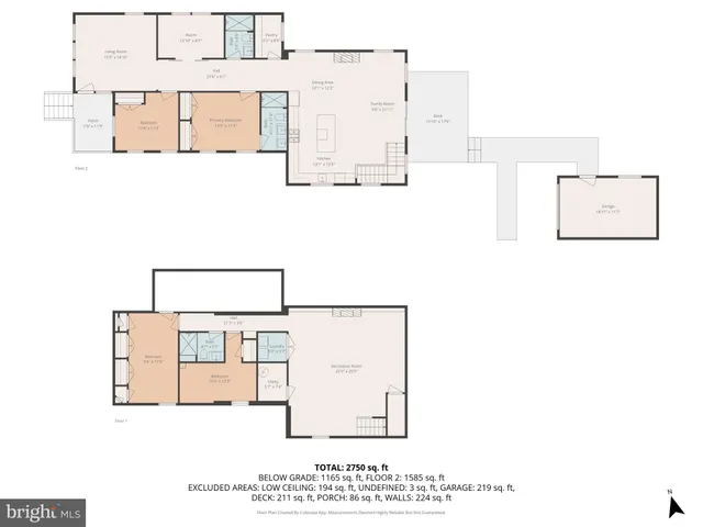 a view of a livingroom with closet