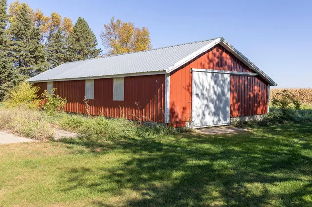 $450,000 | 1992 220th Avenue, Tracy, MN 56175